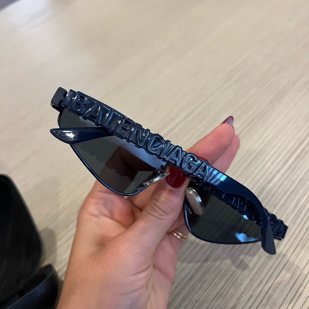 Balenciaga sunglasses - Picture 4 of 5
